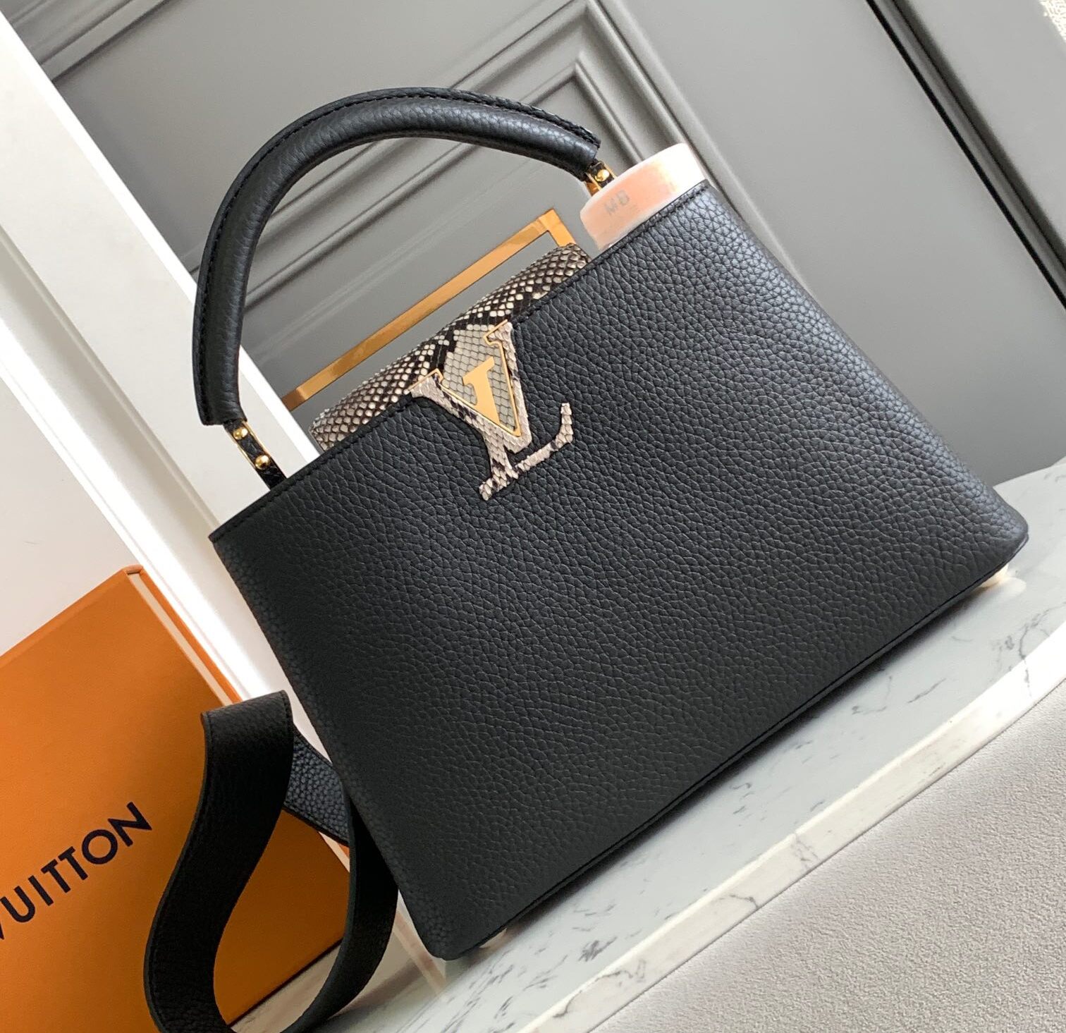 Louis Vuitton handbags M81209 black